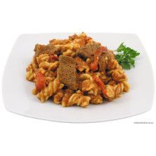 Gulasch de ternera con tallarines